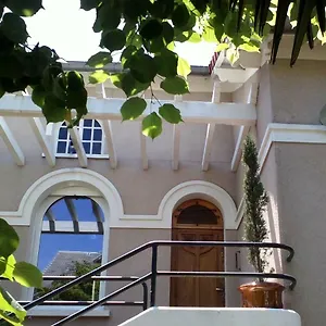 appartement-villa-les-tilleuls.midi-pyreneeshotels.com/